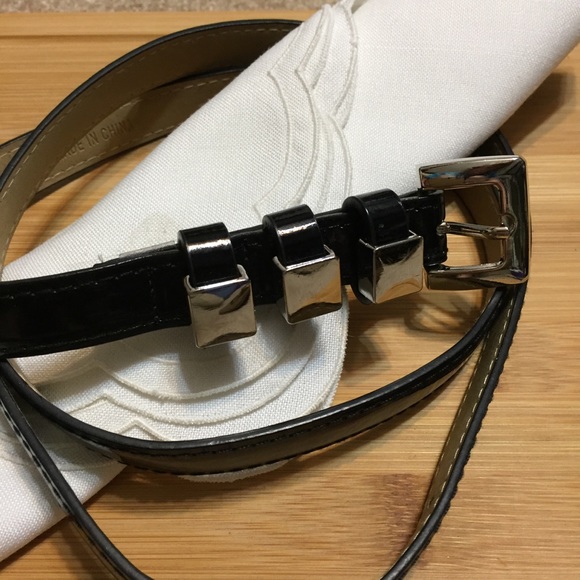 3/$20 Nine WEST BLACK PATENT BELT W/SILVER BUCKLE - Picture 3 of 6